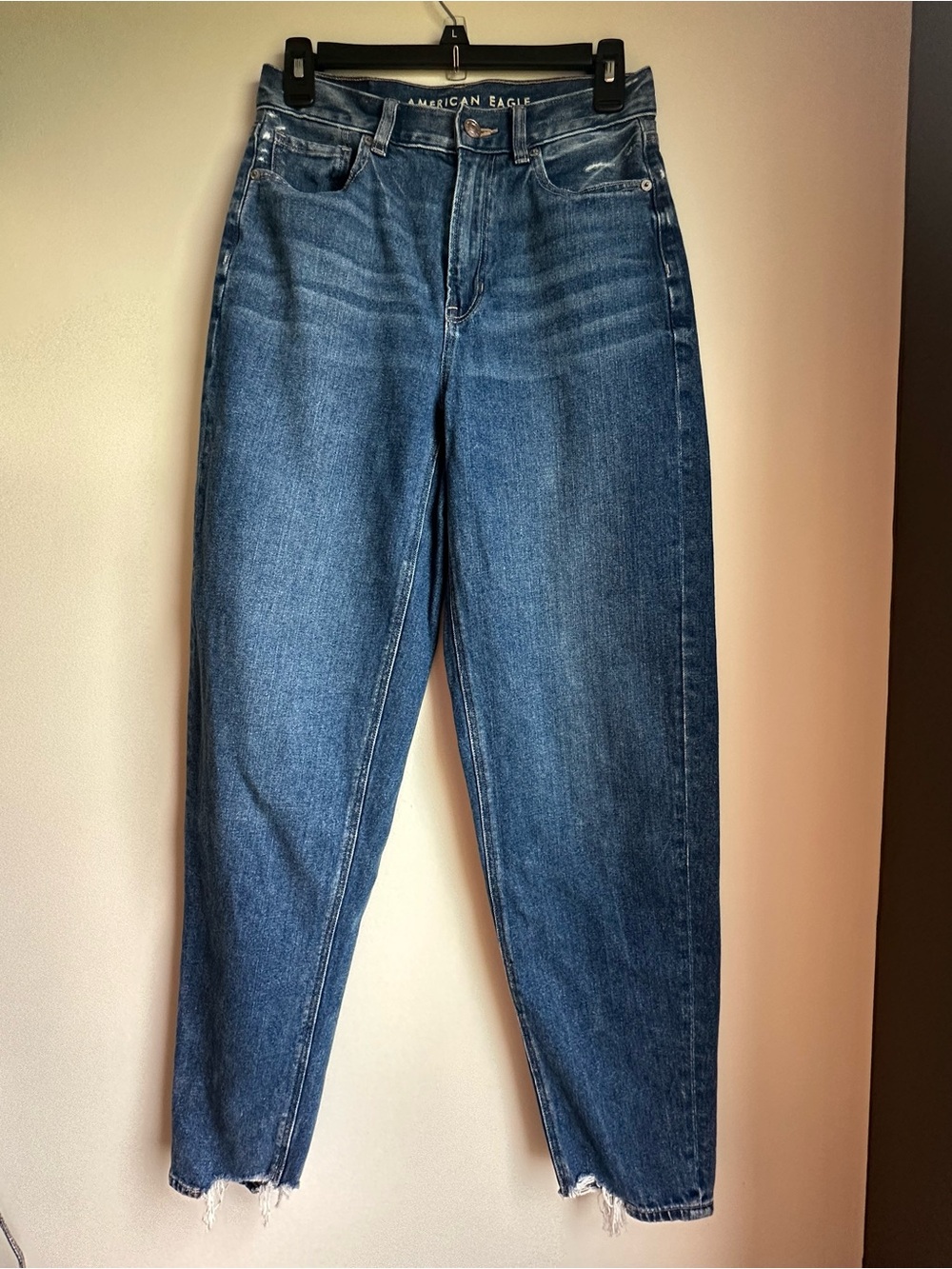American Eagle Outfitters High-Rise Dark wash relaxed Mom Jeans